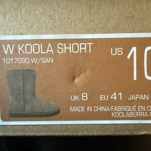 Koolaburra by UGG Logo Display